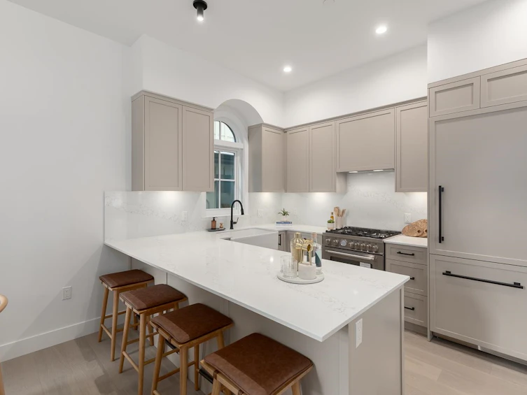 1051 Semlin Drive, Vancouver, BC, V5L 2N6 - 5