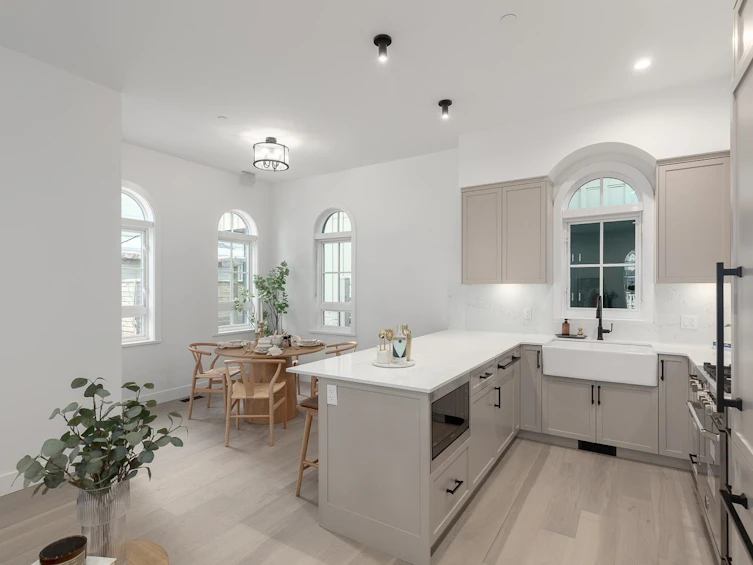 1051 Semlin Drive, Vancouver, BC, V5L 2N6 - 8