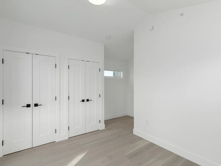 1051 Semlin Drive, Vancouver, BC, V5L 2N6 - 16