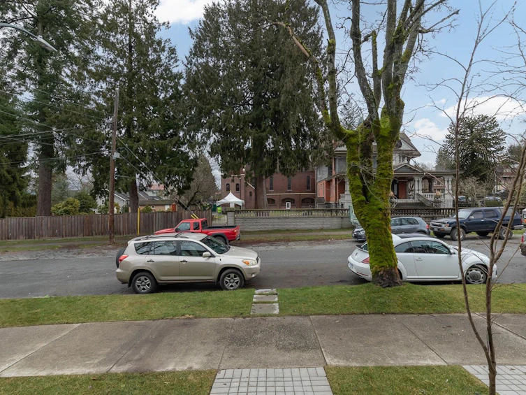 1051 Semlin Drive, Vancouver, BC, V5L 2N6 - 19