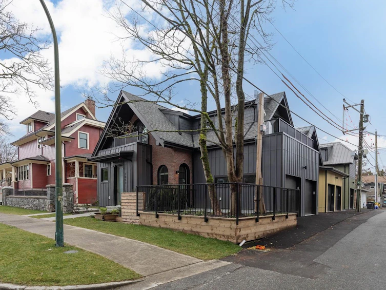 1051 Semlin Drive, Vancouver, BC, V5L 2N6 - 20