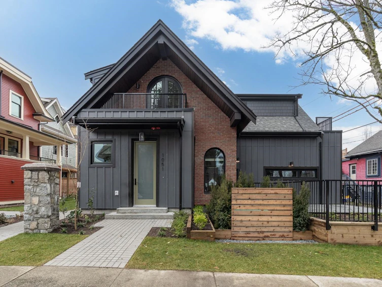 1051 Semlin Drive, Vancouver, BC, V5L 2N6 - 21