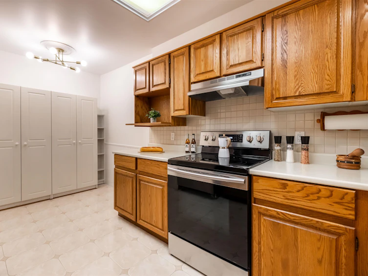 104-15270 17 Avenue, Surrey, BC, V4A 1T9 - 15