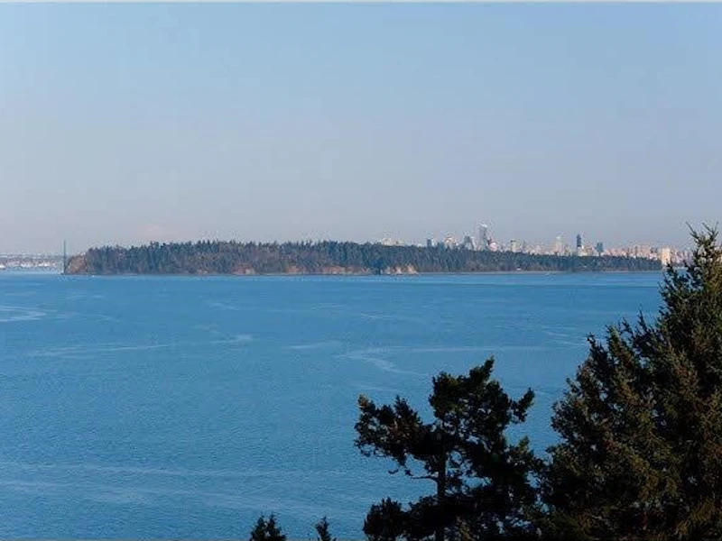 3699 Sunset Lane, West Vancouver BC V7V 1N3