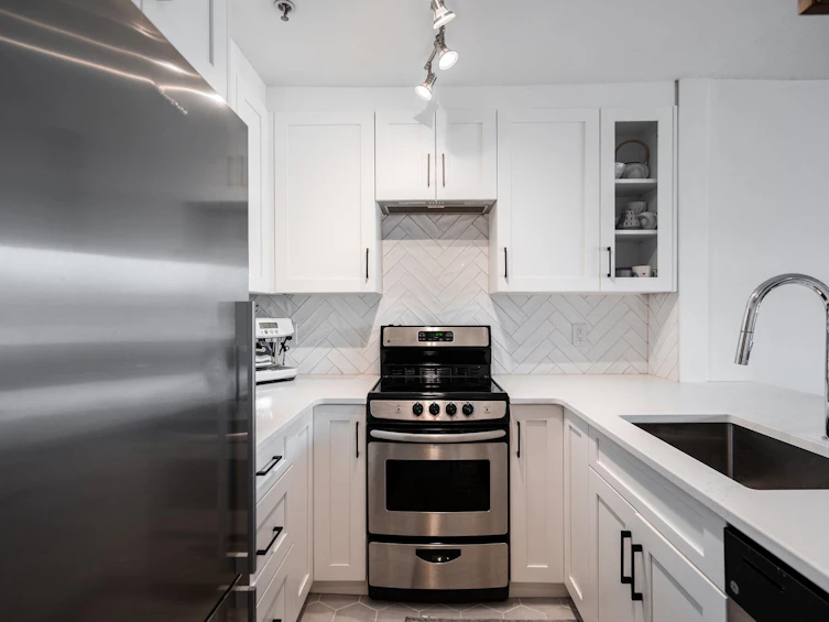 207-2160 Cornwall Avenue, Vancouver, BC, V6K 1B4 - 9