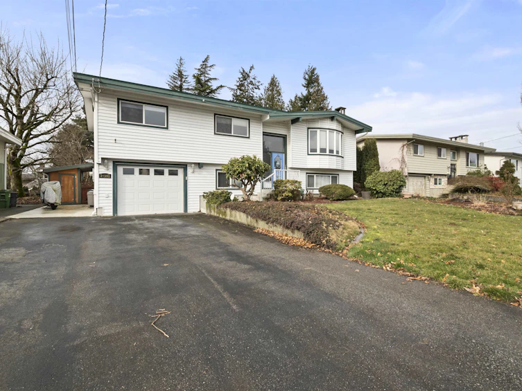 10181 Manor Drive, Chilliwack, BC, V2P 5Y7 - 2