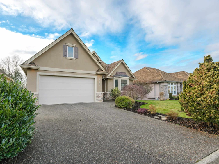 3943 Coachstone Way, Abbotsford, BC, V2S 8G6 - 3