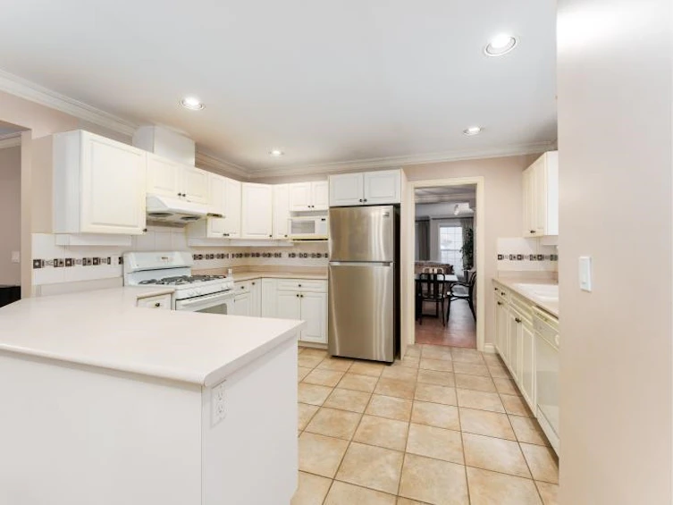 2923 Pinetree Close, Coquitlam, BC, V3E 2Z5 - 8