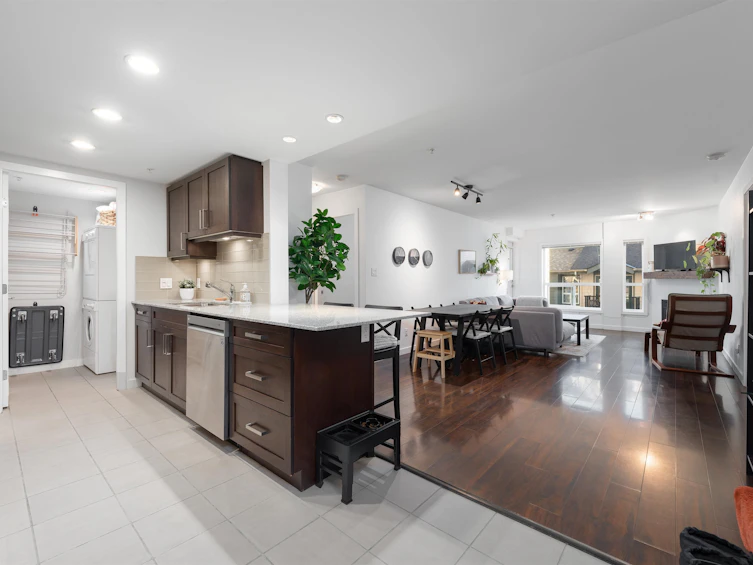 208-1212 Main Street, Squamish, BC, V8B 0S1 - 2