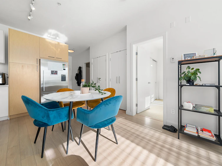 209-1621 Hamilton Avenue, North Vancouver, BC, V7P 0B6 - 2