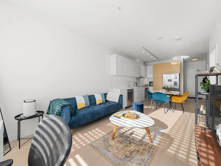 209-1621 Hamilton Avenue, North Vancouver, BC, V7P 0B6 - 3