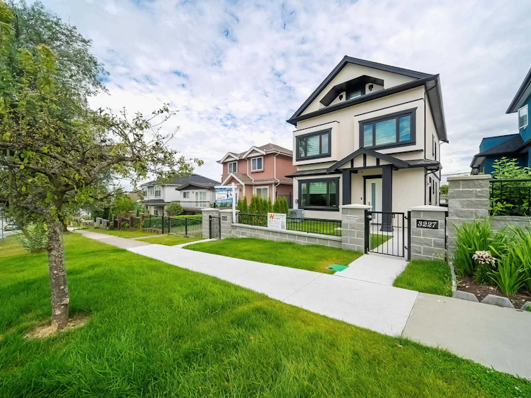 3227 E 29th Avenue, Vancouver, BC, V5R 1W4 - 2