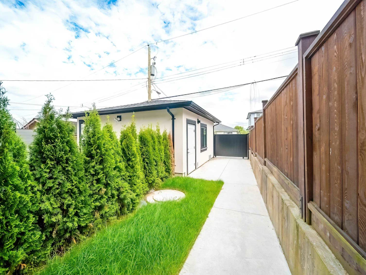 3227 E 29th Avenue, Vancouver, BC, V5R 1W4 - 29