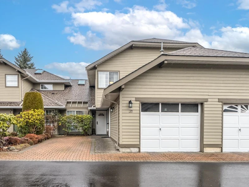 117 - 16275 15th Avenue, Surrey BC V4A 1L4
