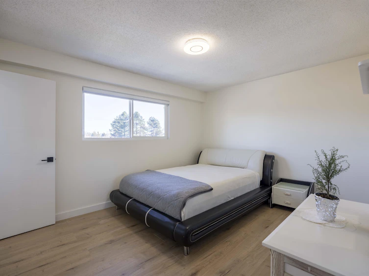 926 Grove Avenue, Burnaby, BC, V5B 4G7 - 7