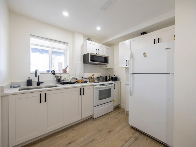 926 Grove Avenue, Burnaby, BC, V5B 4G7 - 12