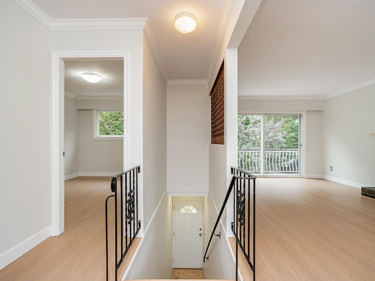 1381 E 11th Avenue, Vancouver, BC, V5N 1Y6 - 2