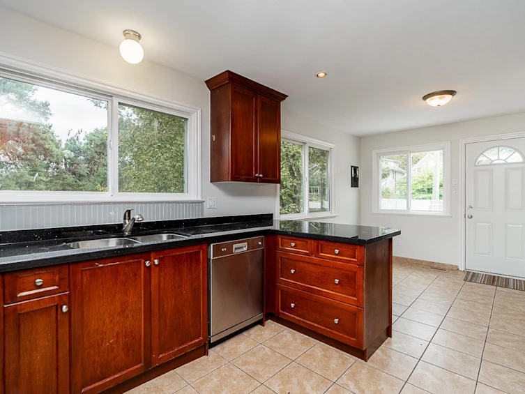 1381 E 11th Avenue, Vancouver, BC, V5N 1Y6 - 10