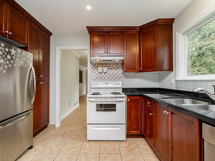 1381 E 11th Avenue, Vancouver, BC, V5N 1Y6 - 11