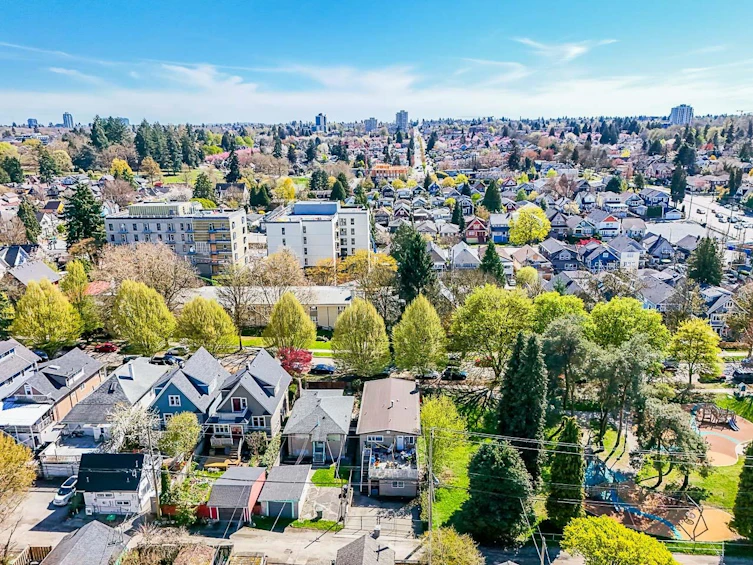 1381 E 11th Avenue, Vancouver, BC, V5N 1Y6 - 39