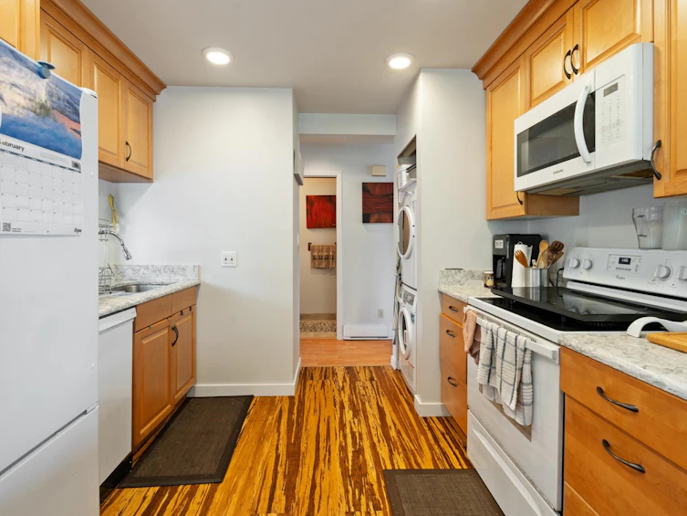 332 St. Patrick's Avenue, North Vancouver, BC, V7L 4S9 - 9