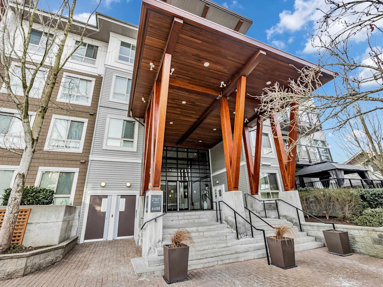 320-6688 120 Street, Surrey, BC, V3W 1T8