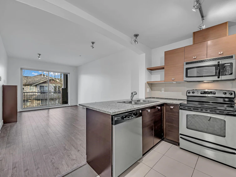 320-6688 120 Street, Surrey, BC, V3W 1T8 - 2