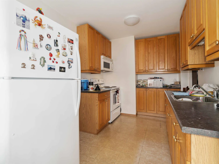 7230 Sussex Avenue, Burnaby, BC, V5J 3V5 - 5