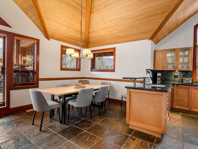 4821C Casabella Crescent, Whistler, BC, V8E 0Z4 - 9