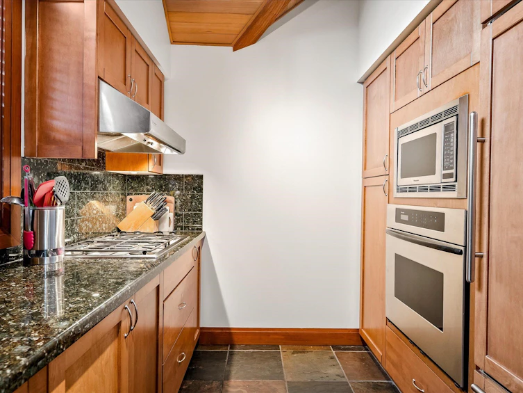 4821C Casabella Crescent, Whistler, BC, V8E 0Z4 - 11