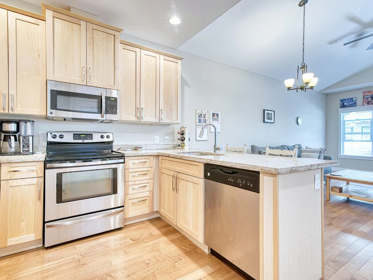 104-518 Shaw Road, Gibsons, BC, V0N 1V8 - 11