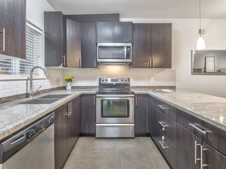 109-368 Ellesmere Avenue, Burnaby, BC, V5B 3S9 - 3