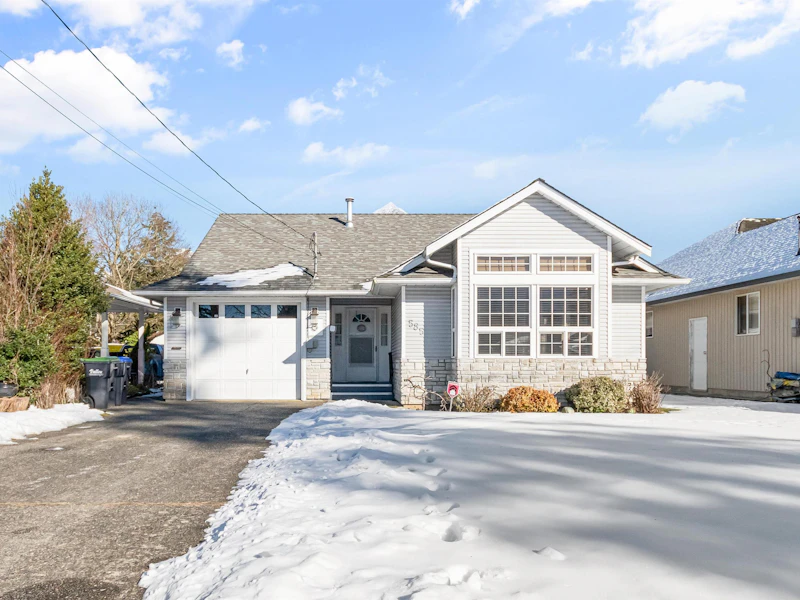 585 4th Avenue, Hope BC V0X 1L0