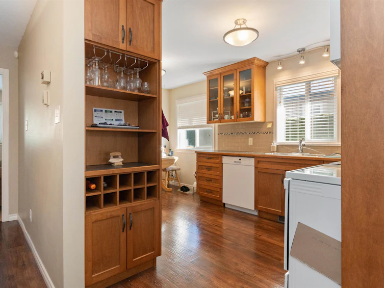 585 4th Avenue, Hope, BC, V0X 1L0 - 2