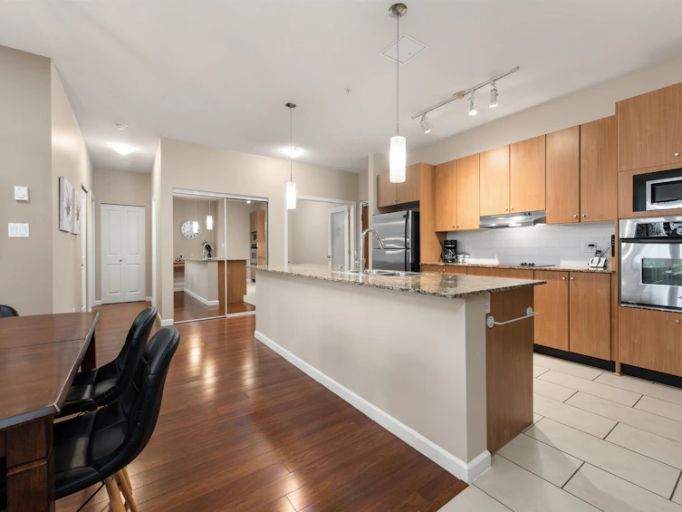 313-15322 101 Avenue, Surrey, BC, V3R 4G9 - 2