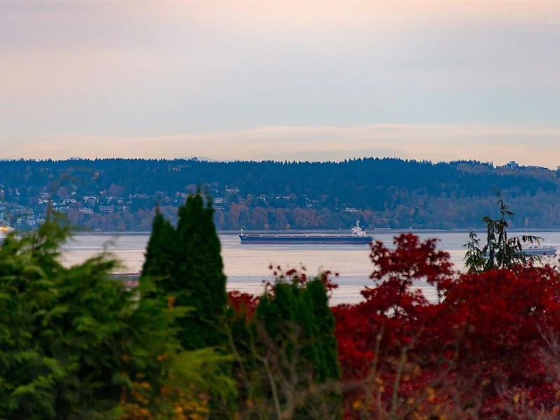 1720 Queens Avenue, West Vancouver BC V7V 2X7