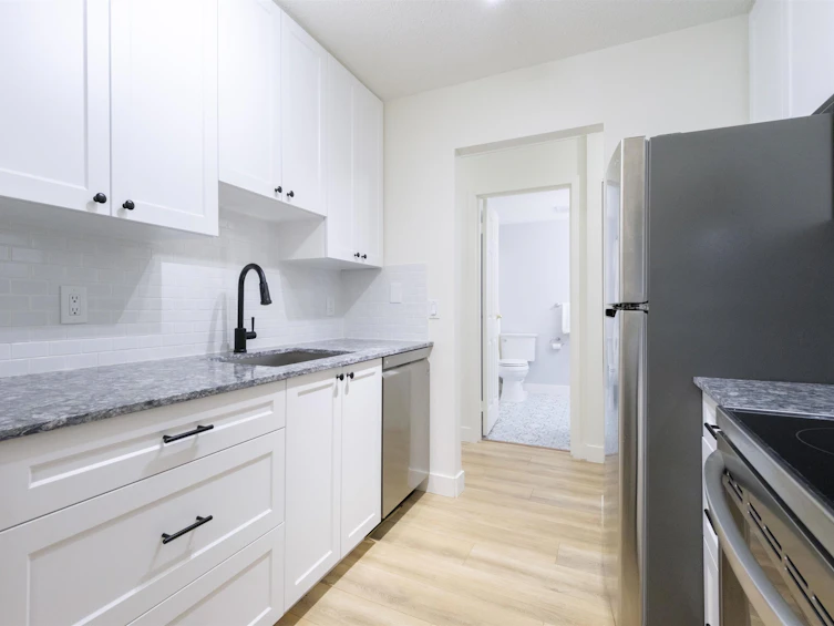 207-1610 Chesterfield Avenue, North Vancouver, BC, V7N 2N7 - 6