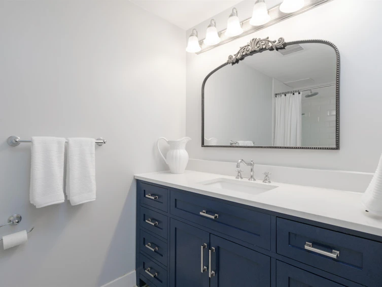 207-1610 Chesterfield Avenue, North Vancouver, BC, V7N 2N7 - 10