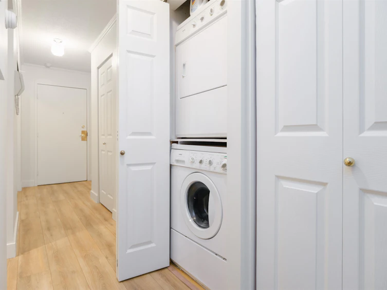 207-1610 Chesterfield Avenue, North Vancouver, BC, V7N 2N7 - 12