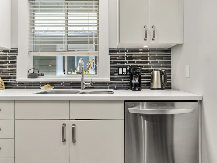 2894 W 16th Avenue, Vancouver, BC, V6K 3C6 - 26