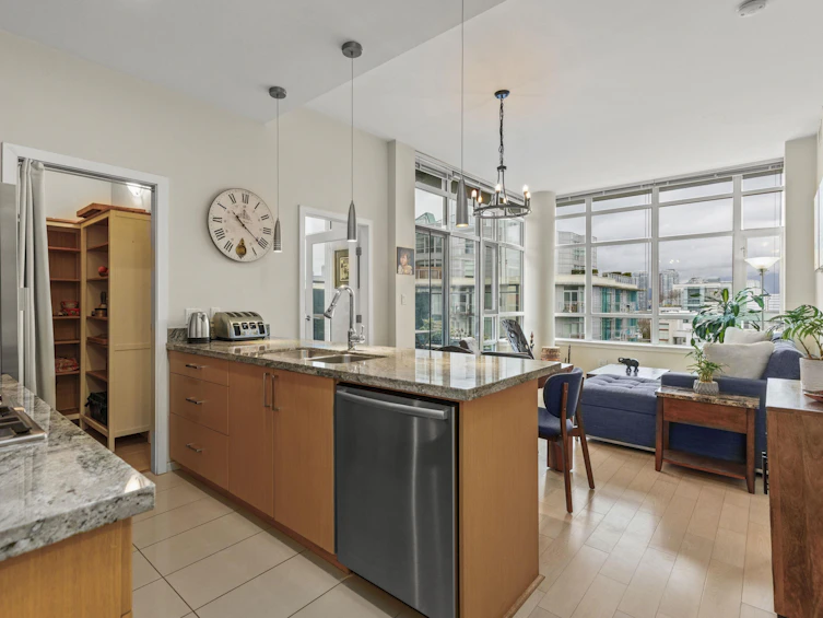 901-63 W 2nd Avenue, Vancouver, BC, V5Y 0G8 - 4
