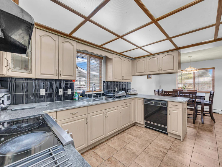 6634 124 Street, Surrey, BC, V3W 0Z3 - 11