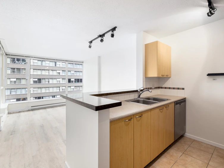 1005-1420 W Georgia Street, Vancouver, BC, V6G 3K4 - 2