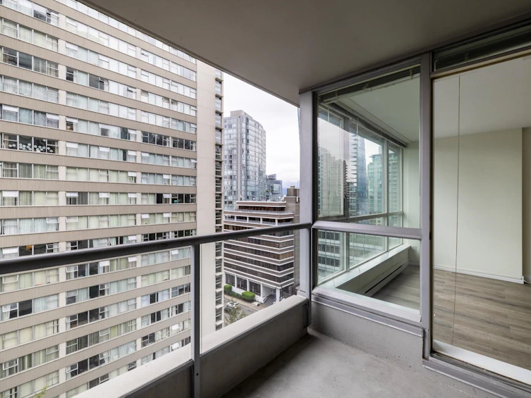 1005-1420 W Georgia Street, Vancouver, BC, V6G 3K4 - 10