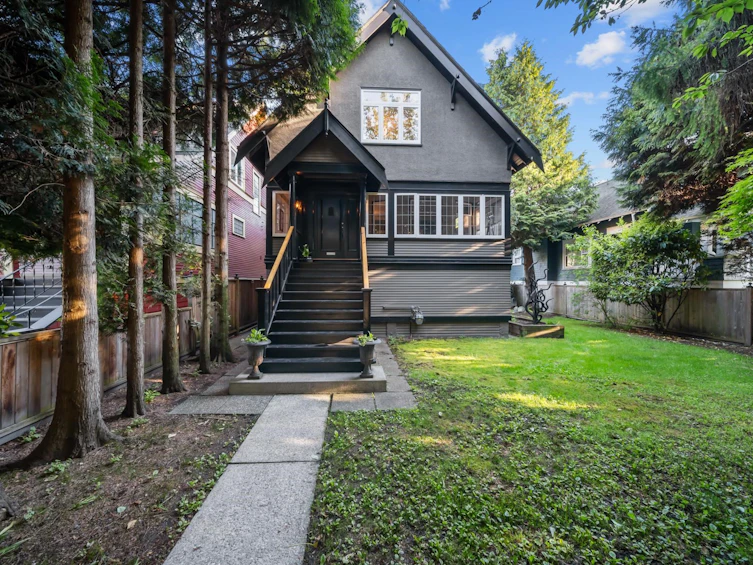 2066 W 42nd Avenue, Vancouver, BC, V6M 2B3 - 3