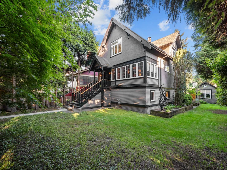 2066 W 42nd Avenue, Vancouver, BC, V6M 2B3 - 4