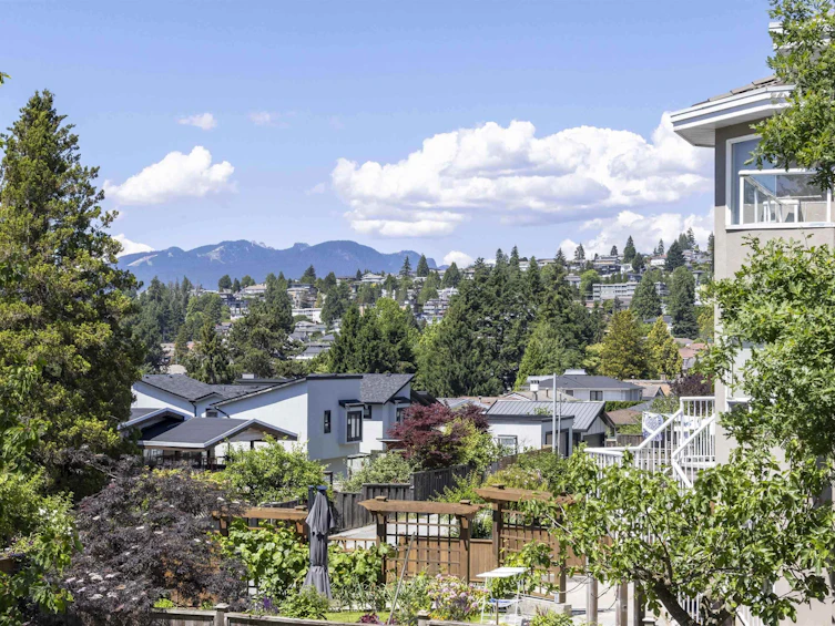 1277 Holdom Avenue, Burnaby, BC, V5B 3V5 - 8