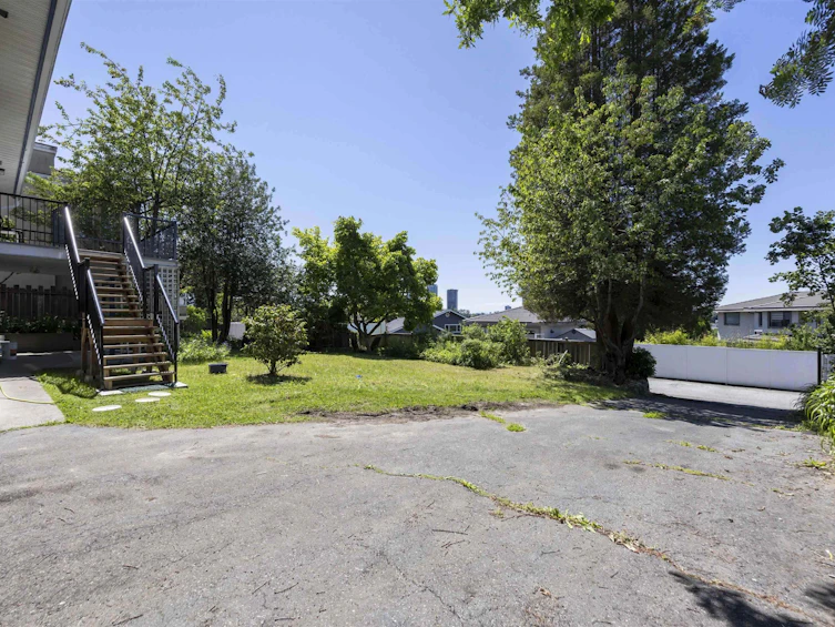 1277 Holdom Avenue, Burnaby, BC, V5B 3V5 - 9