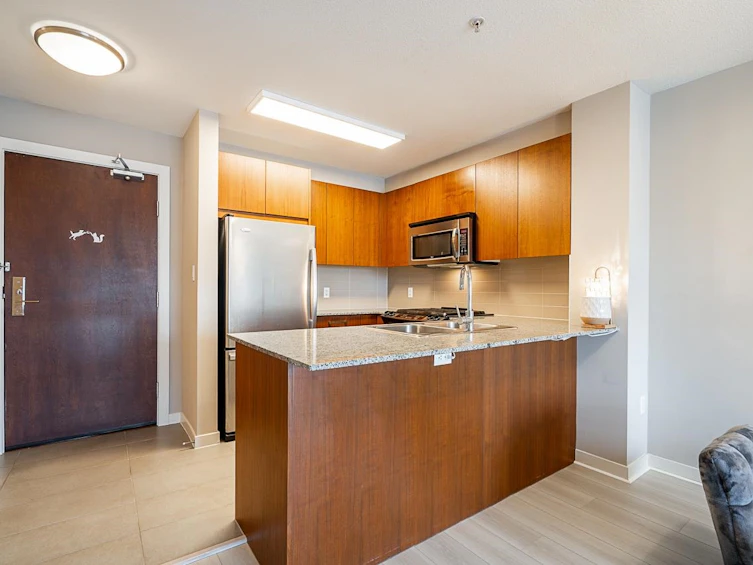 305-5885 Irmin Street, Burnaby, BC, V5J 0C2 - 5