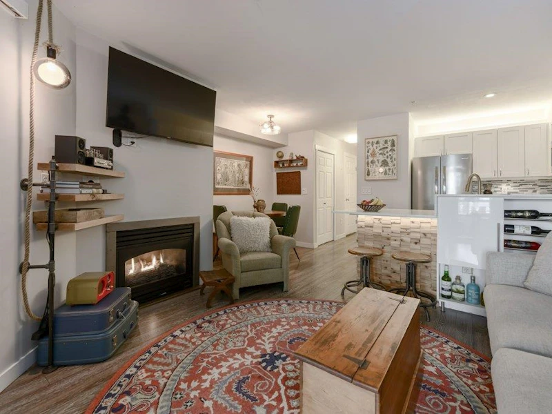 206 - 1707 Charles Street, Vancouver BC V5L 2T6